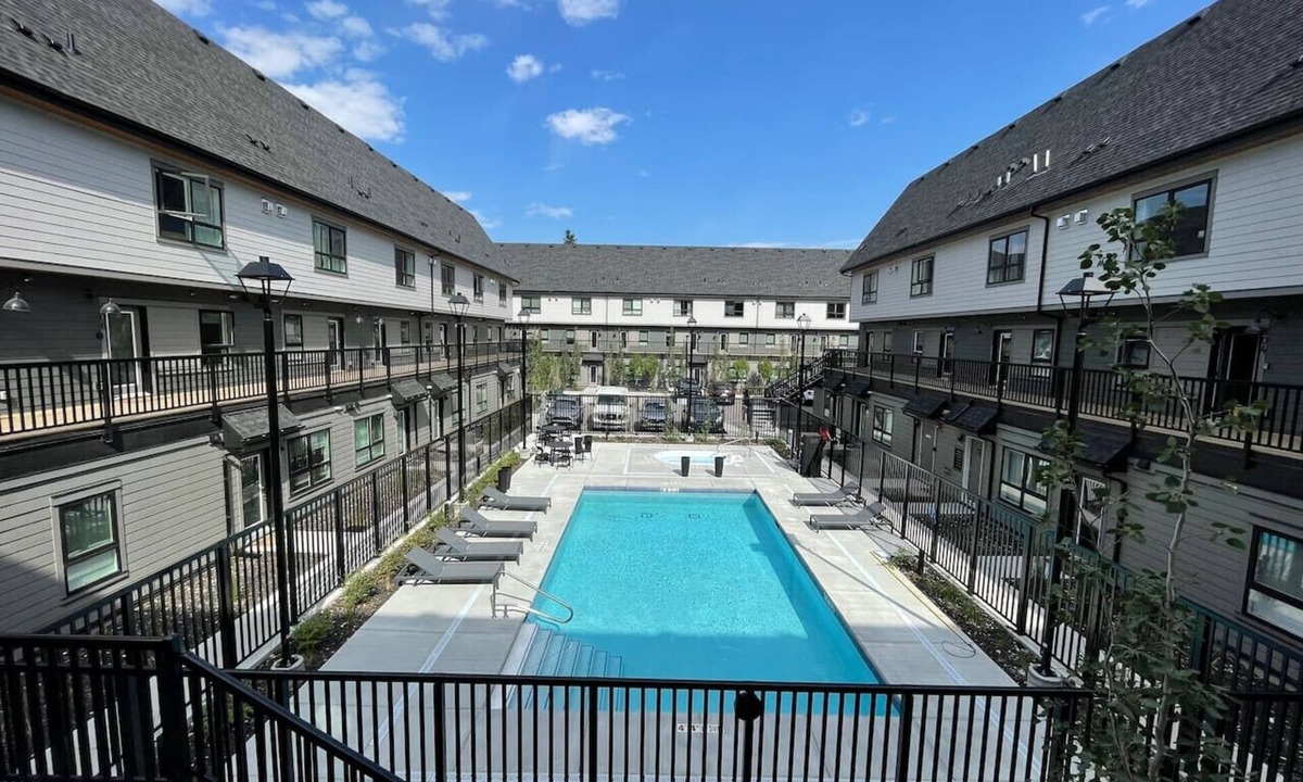 Canmore Villa | Skyline Soak – Pool & Hot Tub + Mountain Views