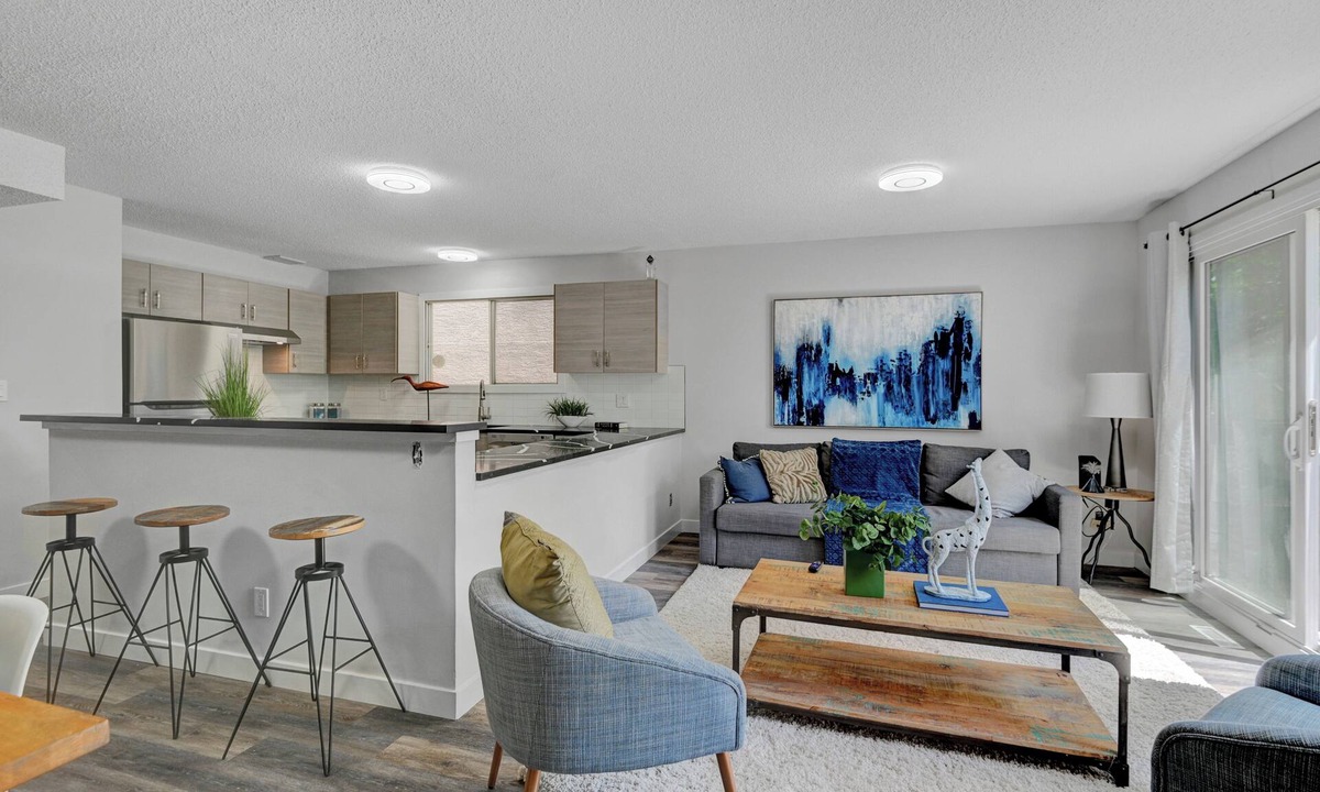 Capitol Hill Apartment | Skyline Views, Sleeps 8 and only Steps to SAIT, U of C & Downtown!