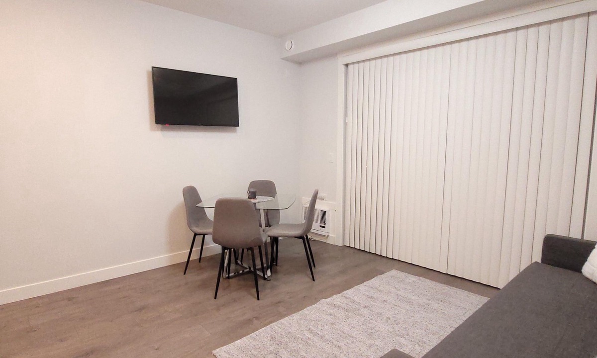 Langley Condo | Sleek Gem! Modern Comfort Condo Downtown Langley