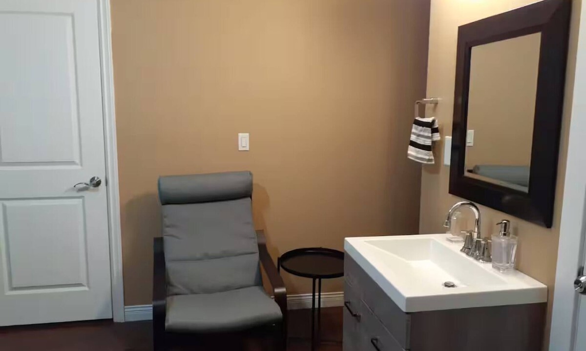 Oakridge House | Small, renovated, private 1 bedroom bathroom in front of bus stop to downtown.