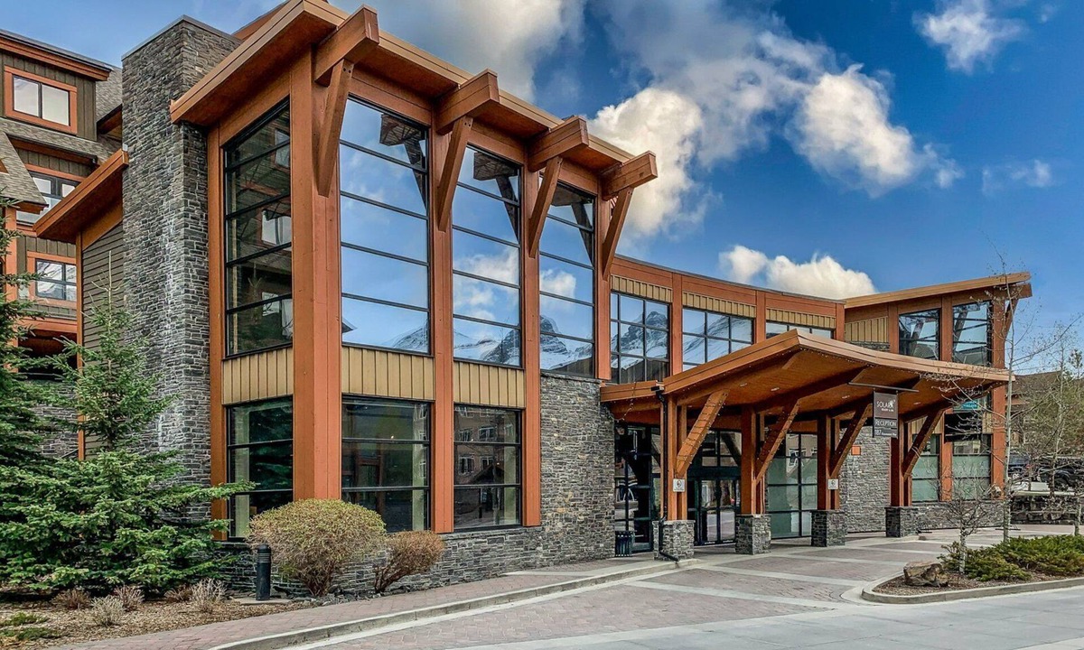 Canmore Condo | Sophisticated Mountain Condo – Pool & Hot Tub