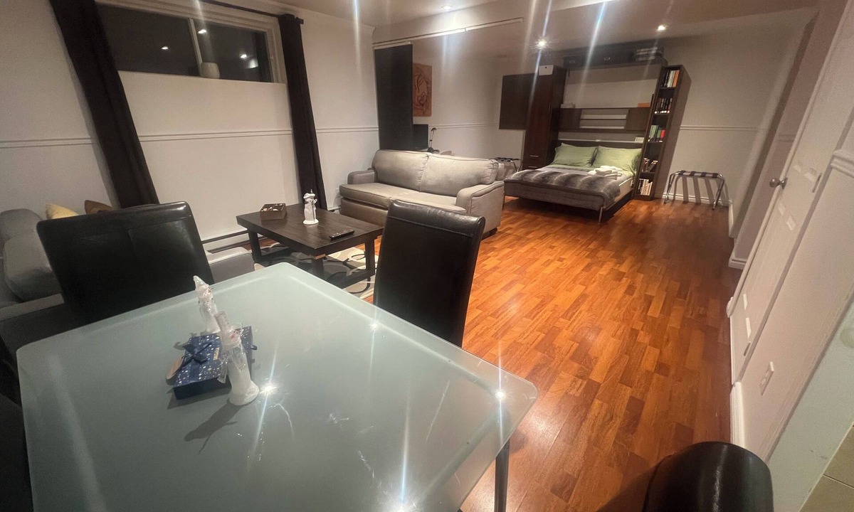 Mirabel Apartment | Sous-sol complet privé SDB, coin repas, Domaine Vert-Sud, Mirabel