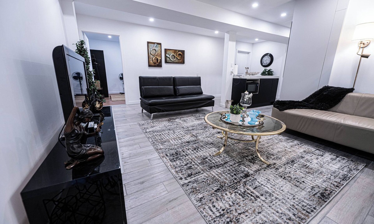 West Vancouver House | Spacious 2-Bedroom Basement Suite – Perfect for Families!