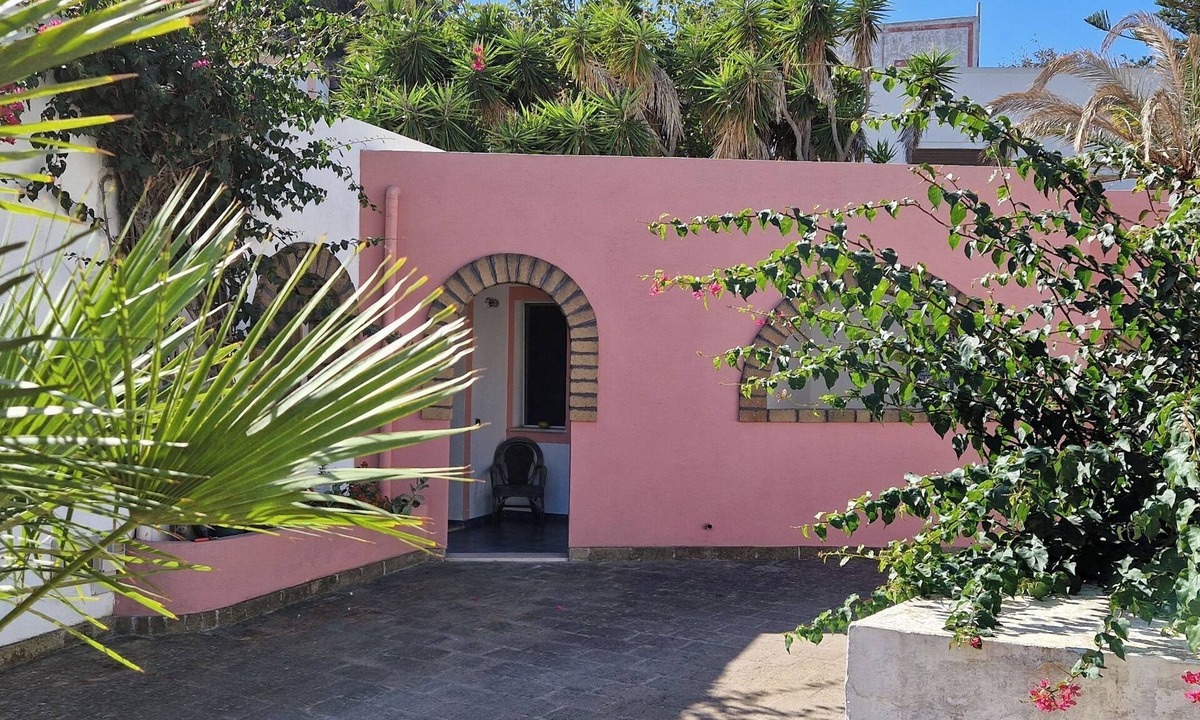 Kamma Apartment | Spacious, 2-bedroom, 2-bathroom mansion with pool Alba 9