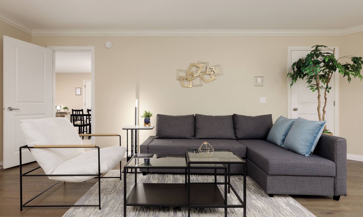 Steveston House | Spacious 2BR/2Bath Suite Near Steveston & YVR