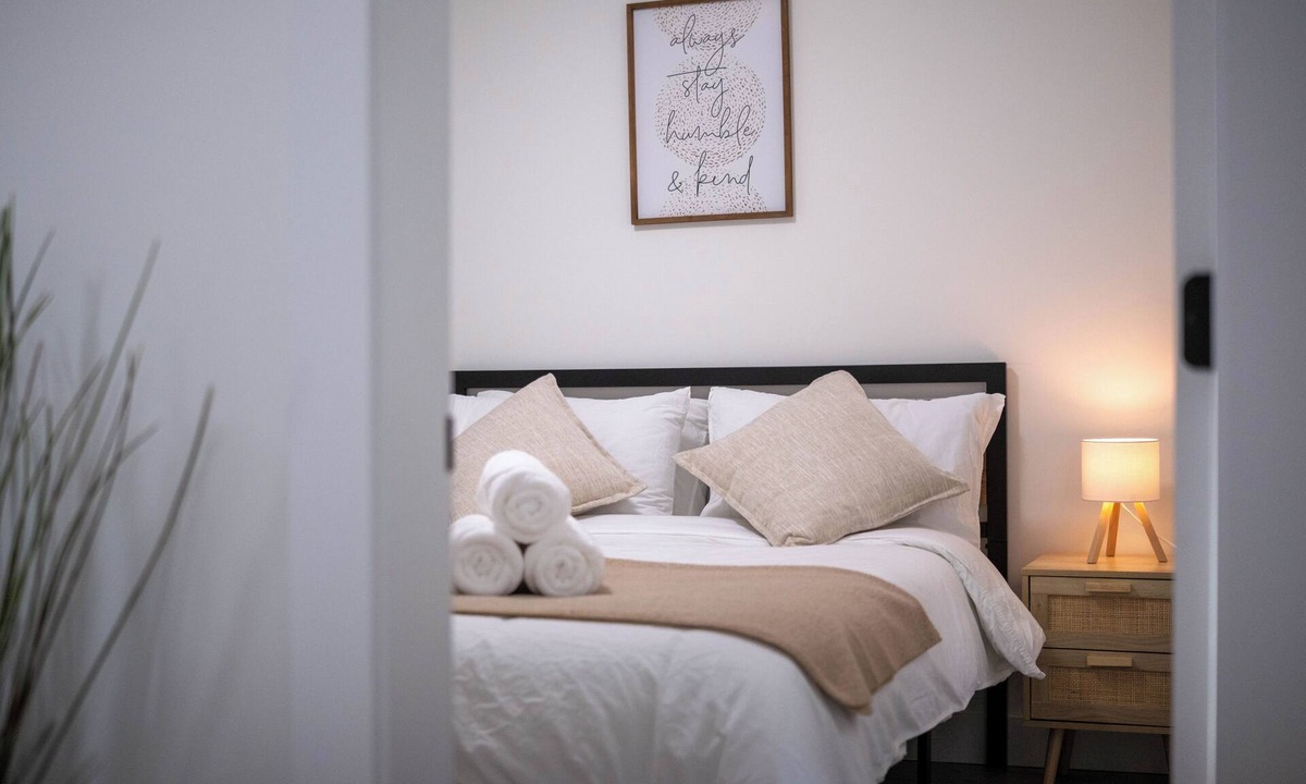 Guildford House | Spacious 2BR Suite Minutes to Guildford & Hwy 1
