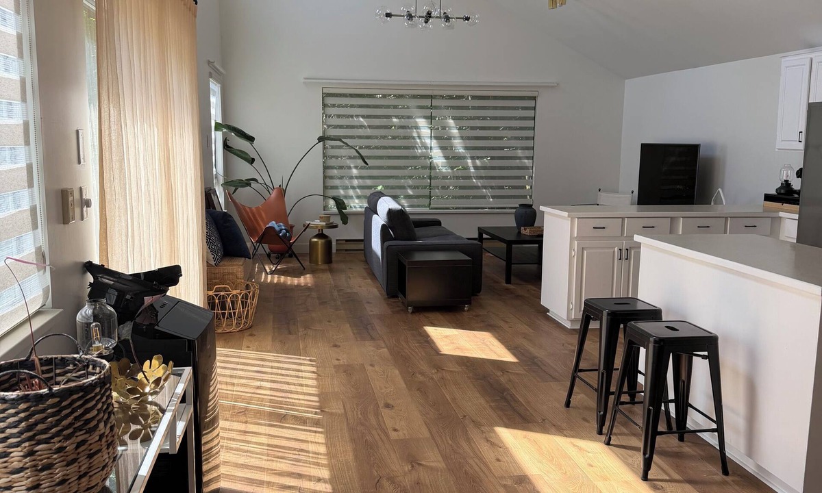 Mission House | Spacious 3Bed 2 Bath Home in Heart of Mission