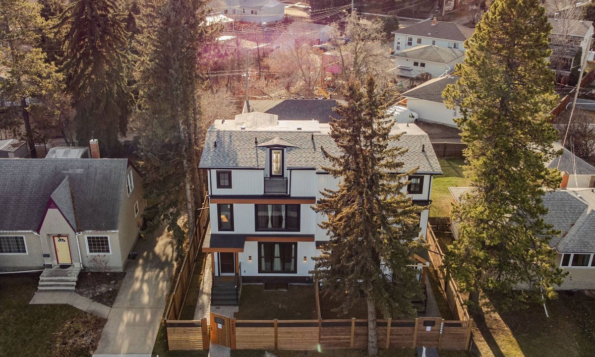Southwest Edmonton House | Spacious 3Story,3bedroom,Pets Park,Near UofA&more attractions.Luxury starts here