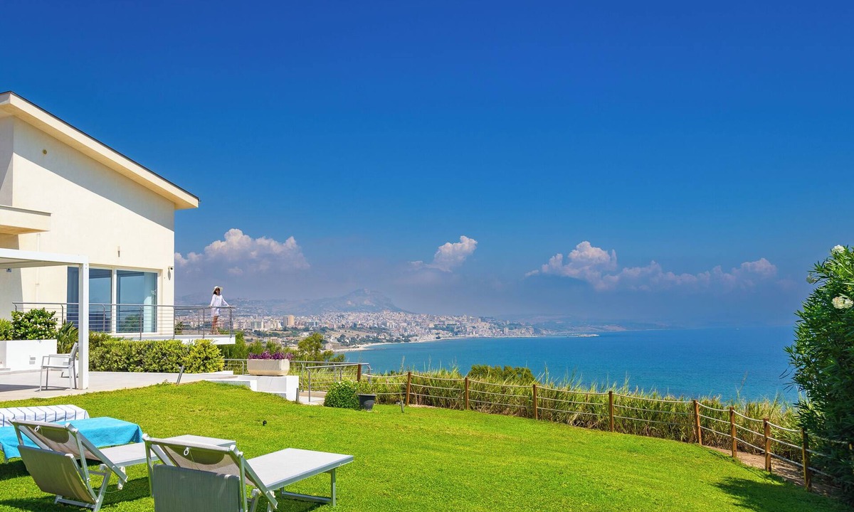 Sciacca Villa | Spacious 4-bedroom Luxury Villa with Direct Sea Access in Sciacca