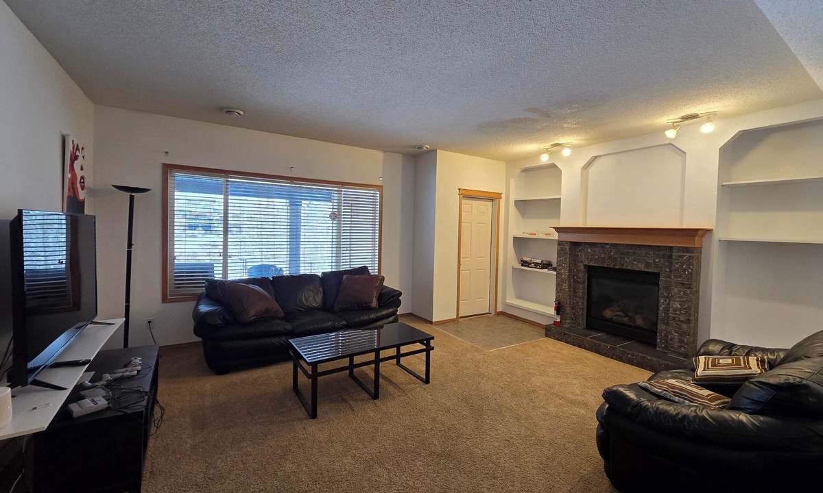 Cranston Villa | spacious affordable waterfront walkout lower floor villa