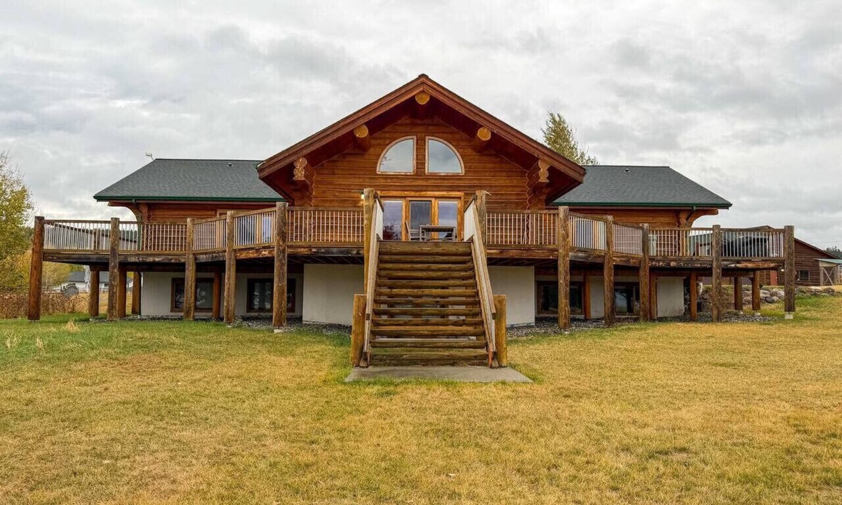Lac La Hache Cabin | Spacious Eagle’s Nest Cabin – Lakeside Escape at Our Gathering Place