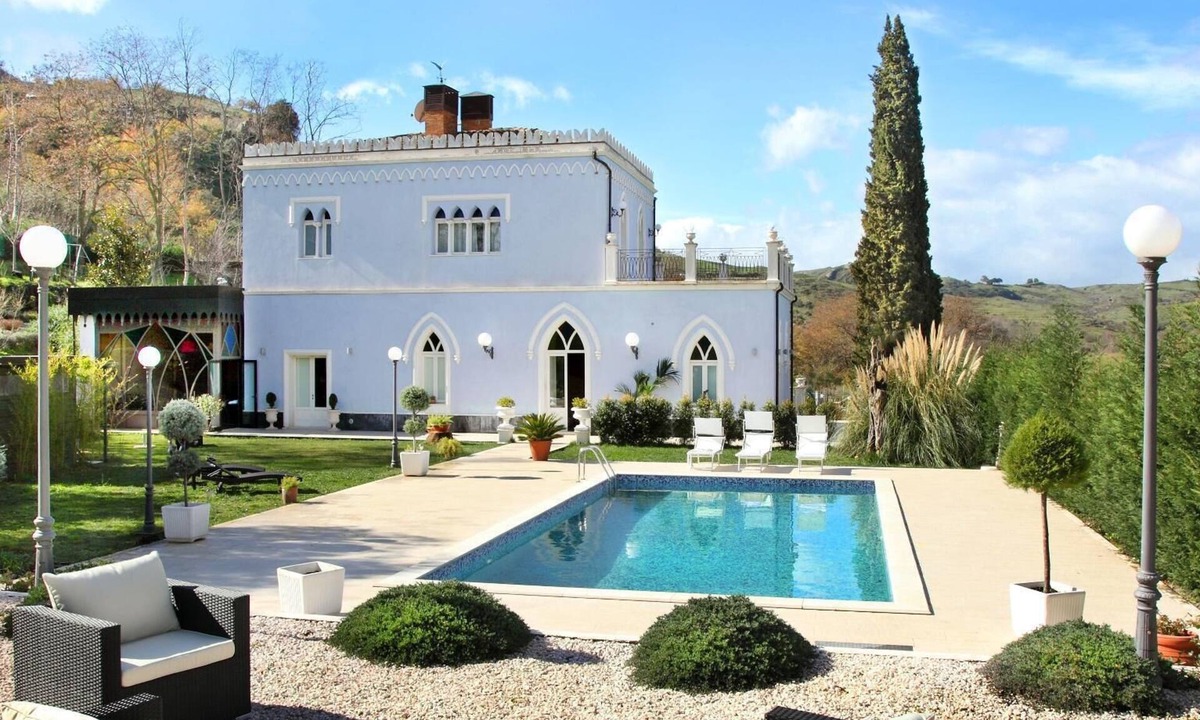 Francavilla di Sicilia House | Spacious holiday home with pool