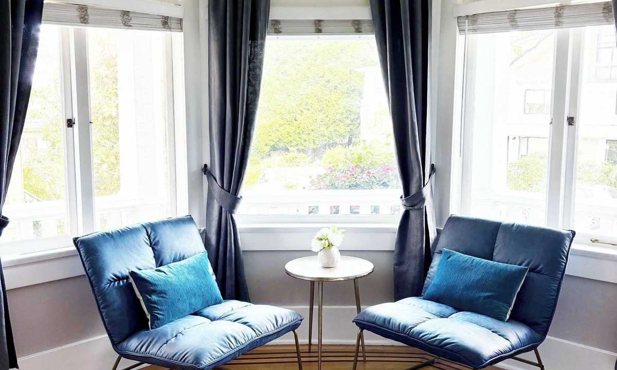 Kitsilano House | Spacious Kitsilano 2BR - Walk to Beach + Trendy Shops + Heritage Infused
