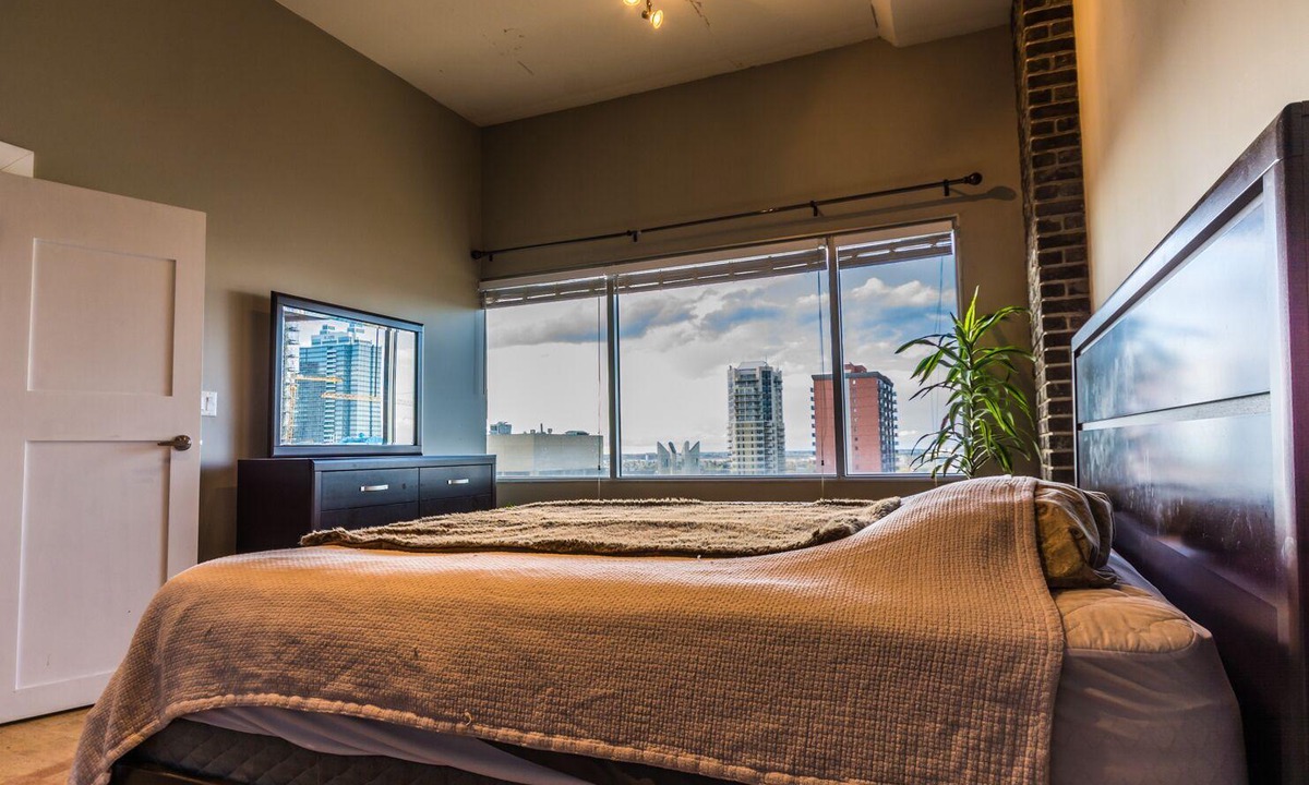 Downtown Edmonton Condo | SPACIOUS LEASED LOFT