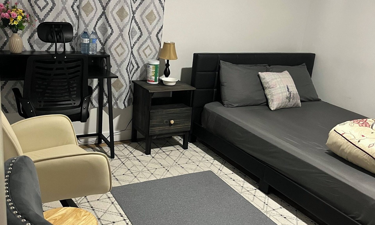 Chestermere Apartment | Spacious Room Near Chestermere Lake