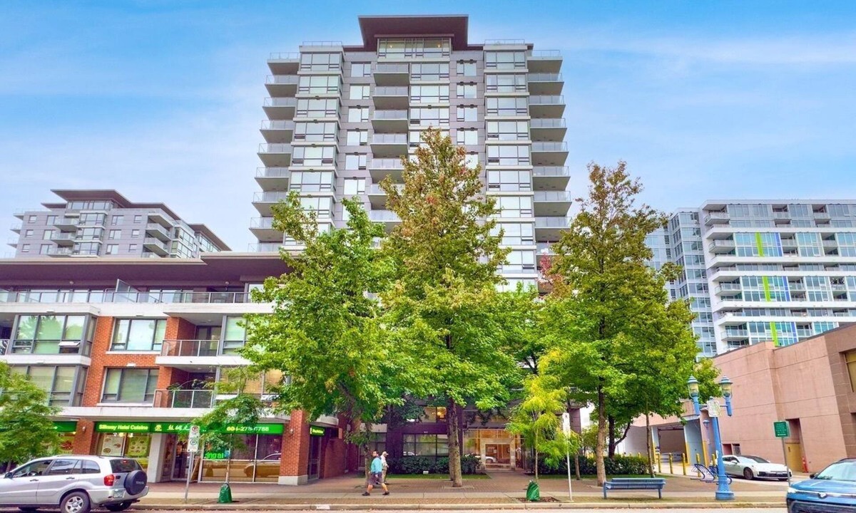 Richmond City Centre Apartment | Spacious stay beside Richmond Brighouse Station