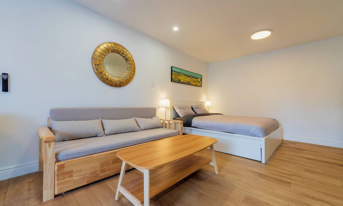 Cote-Des-Neiges—Notre-Dame-De-Grace Condo | Spacious Studio for 4 | Full Kitchen + Laundry