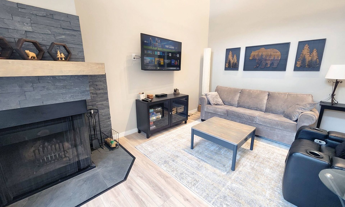 Panorama Apartment | Spacious Toby Creek loft with river and mountain views