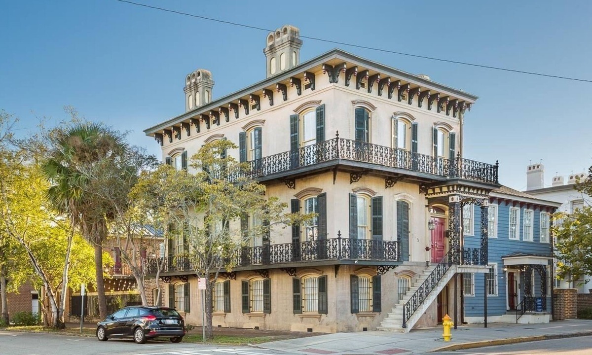 Historic District - North House | Sprawling Downtown Estate with Courtyard & Private Parking by Lucky Savannah