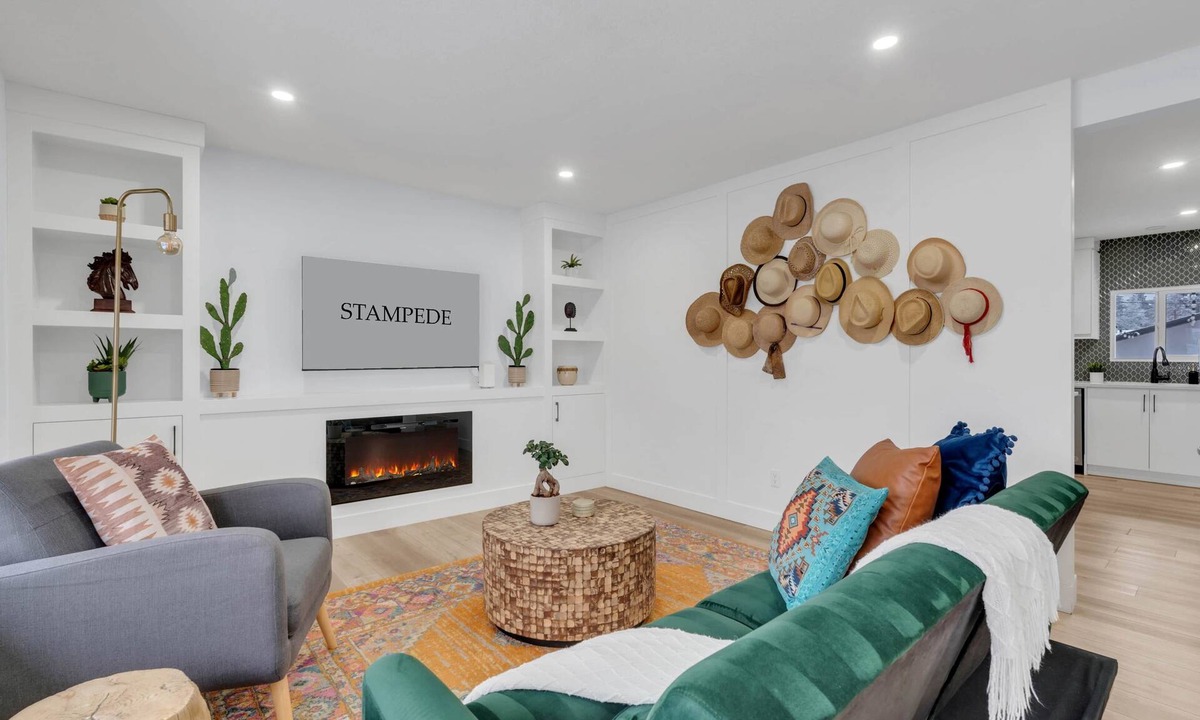 Killarney House | Stampede | 4BR Home | Main Floor King | 2 Kitchens | Garage | Sleeps 8 | Yard