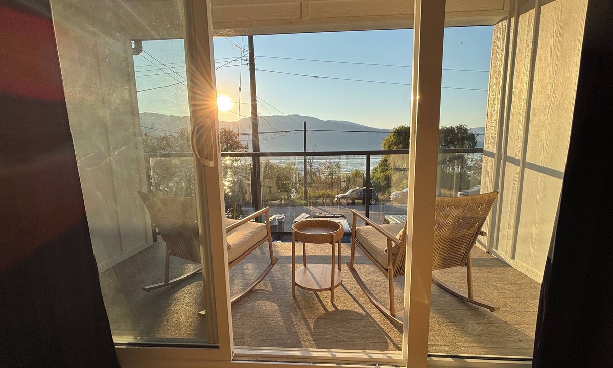 Okanagan Centre Apartment | Stay Lakeside on Okanagan Lake in a brand new private suite with King size bed.