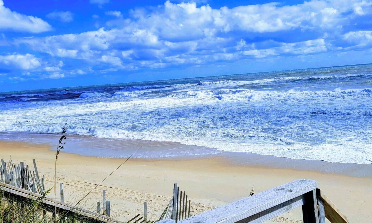 Duck Apartment | Steps from the beach in the heart of Duck!