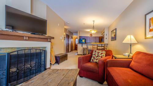 Sun Peaks Apartment | Stones Throw #11