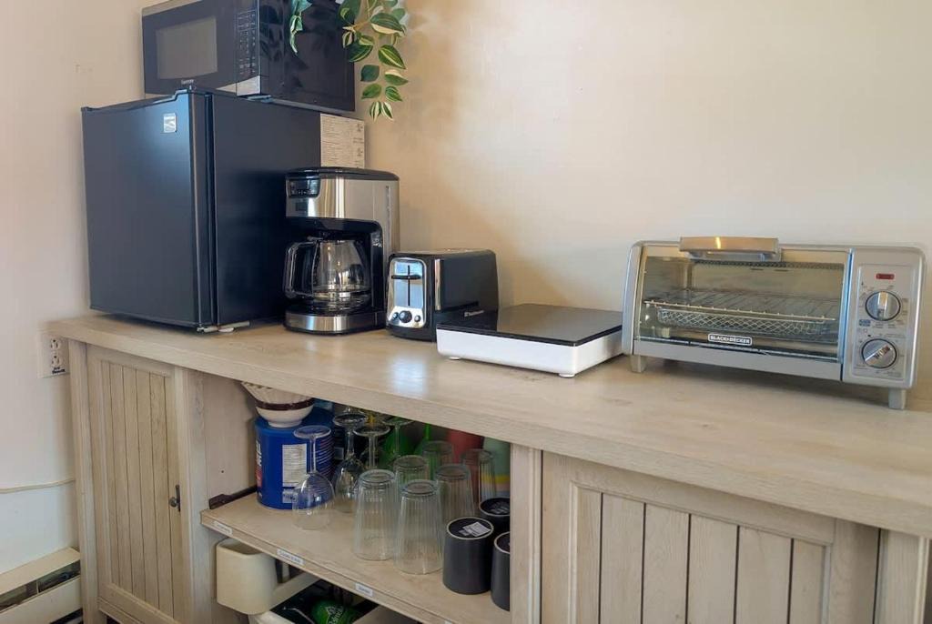 Ste Anne de Beaupre Apartment | Studio 9 - 2 min du Bord de l'eau Foyer & Barbecue
