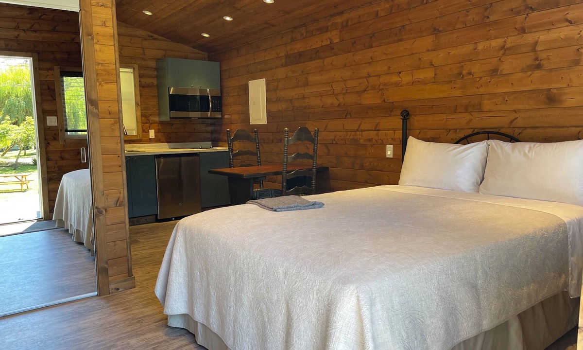 Sooke Cottage | Studio Cottage (Duplex) on Waterfront Property with Beach Access - Sleeps 2