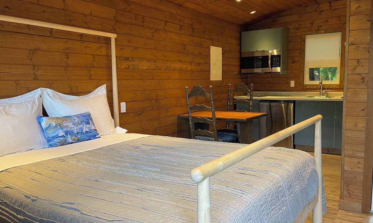 Sooke Cottage | Studio Cottage (Duplex) on Waterfront Property with Beach Access - Sleeps 2