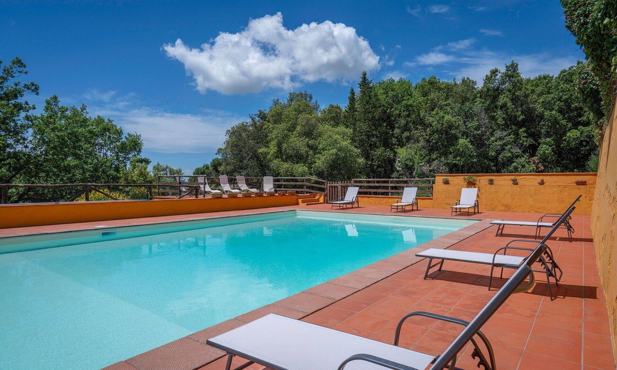 Chianni Villa | Stunning private villa for 12 guests with WIFI, private pool, TV, patio and pets allowed