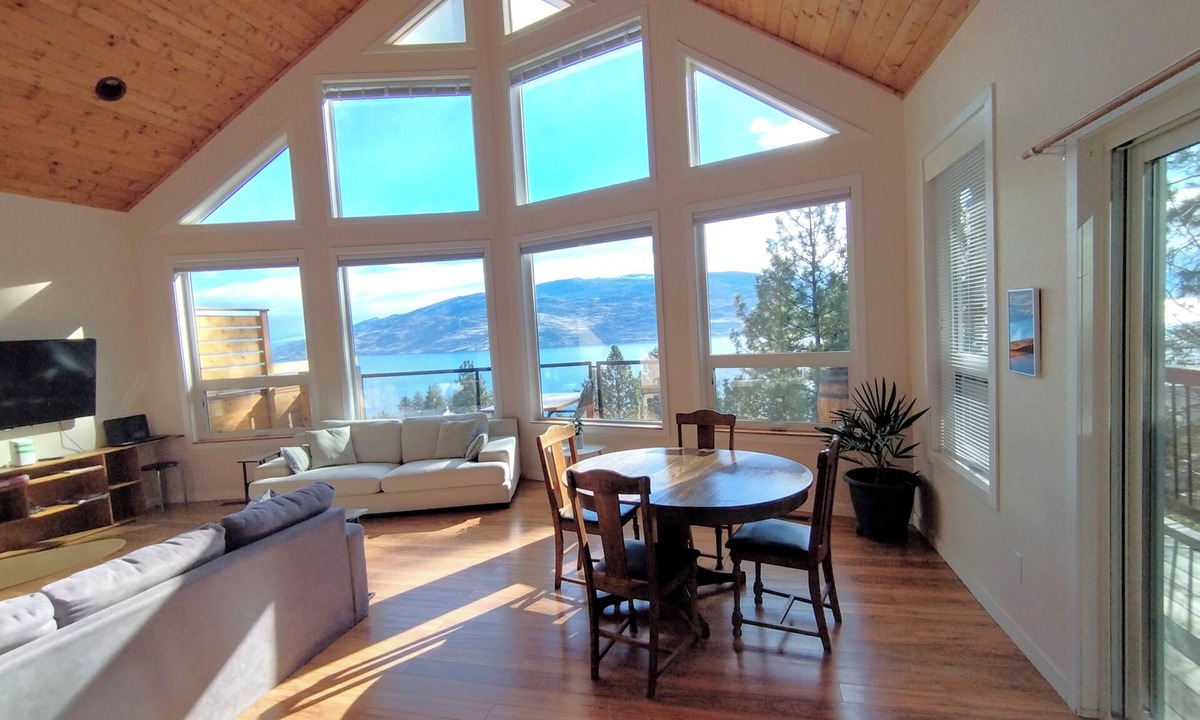 Central Okanagan House | Stunning lakeview chalet in heart of the Okanagan!
