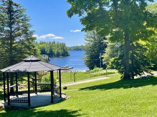 Muskoka Lakes Ski Chalet | Stunning Lakeview Muskoka Pier 100 Resort
