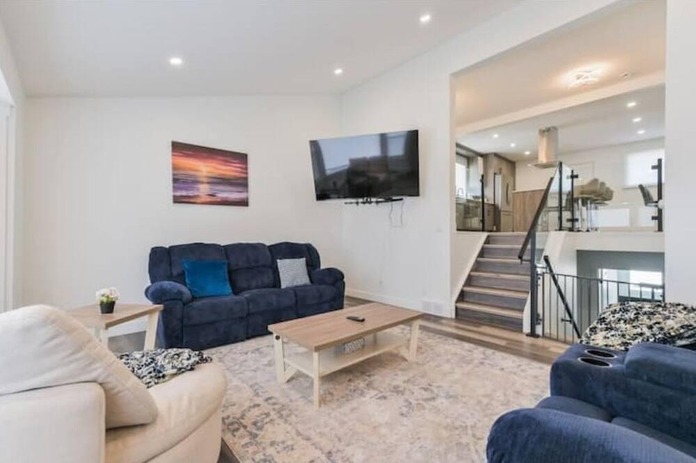 Shaganappi House | Stunning NEW Home | Downtown Views