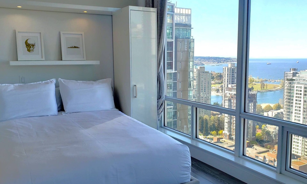 Downtown Vancouver Apartment | Stunning Ocean/Mountain View in Downtown Vancouver New Build