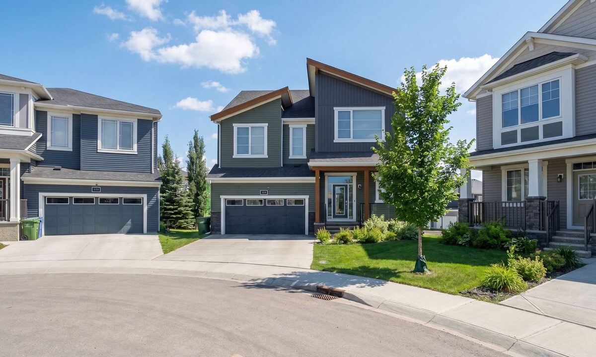 Calgary House | Stylish 2BR Basement Suite | 15 Mins to Airport
