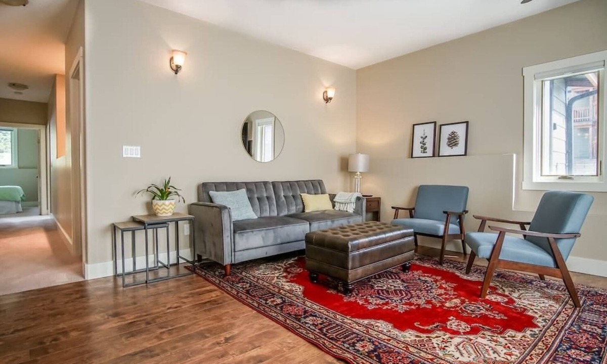 Radium Hot Springs Apartment | Stylish & comfy condo in Radium Hot Springs - Only 30 mins to Panorama Resort!
