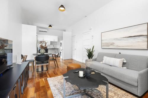 Plateau Mont Royal House | Stylish Loft in the Heart of St-Laurent