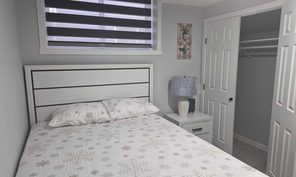 Airdrie House | Stylish Secondary Suite with Private Entry