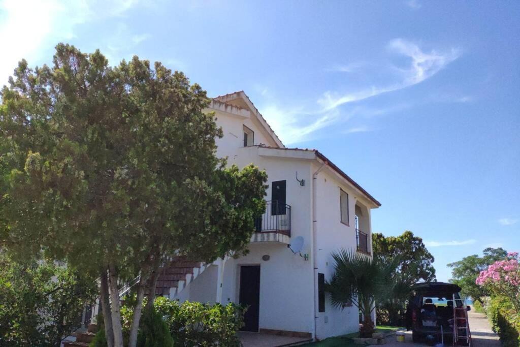 Campofelice di Roccella Apartment | Sul mare con spiaggetta privata vicino a Cefalù.
