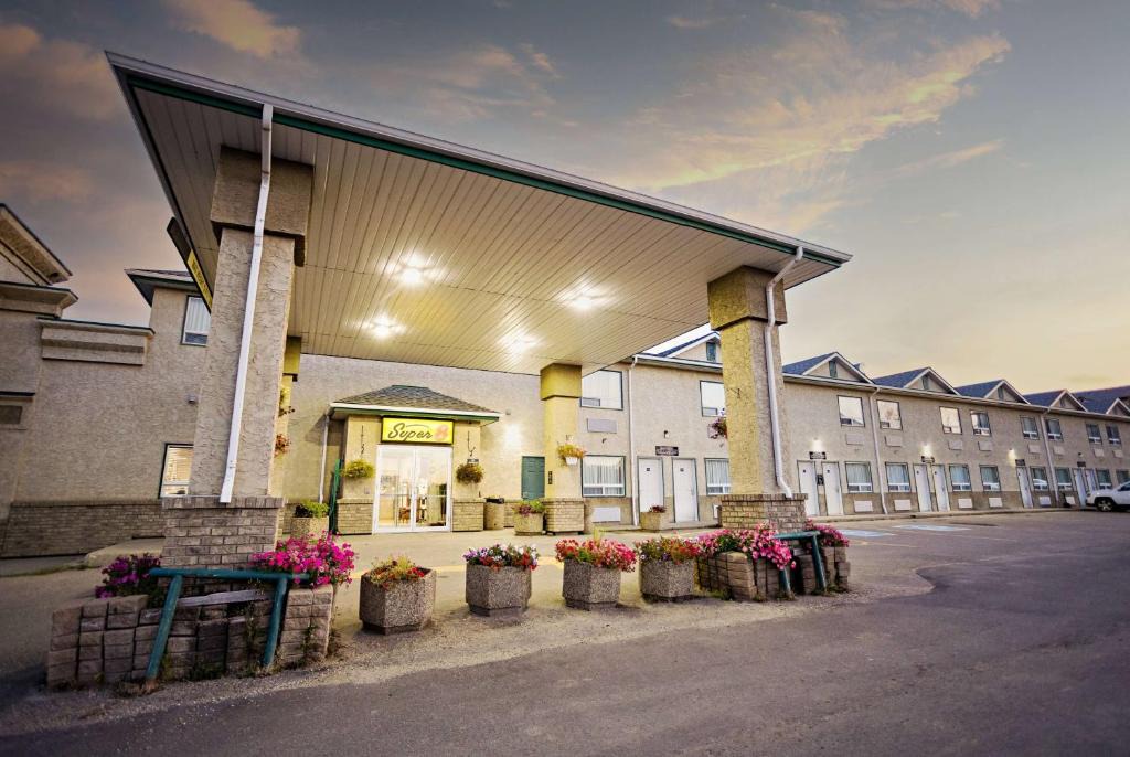Drayton Valley Hotel | Super 8 by Wyndham Drayton Valley