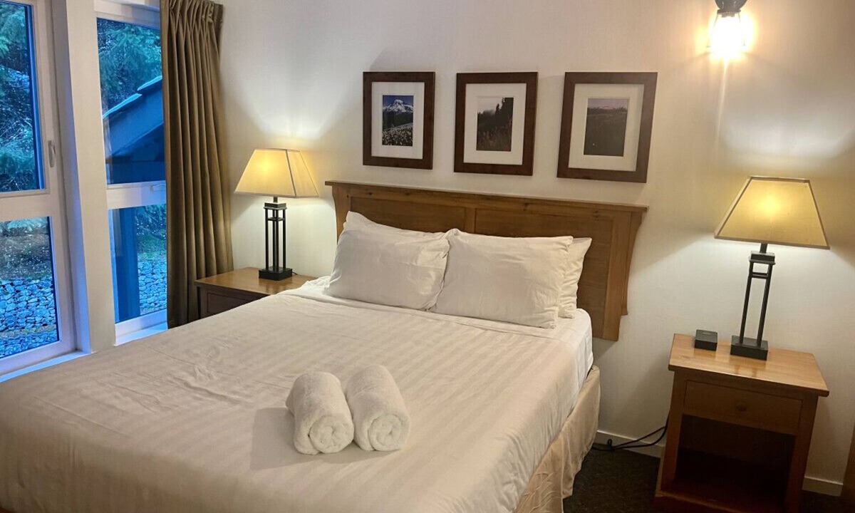 Whistler Village Apartment | Tantalus Boutique Hotel Spacious Whistler Suite