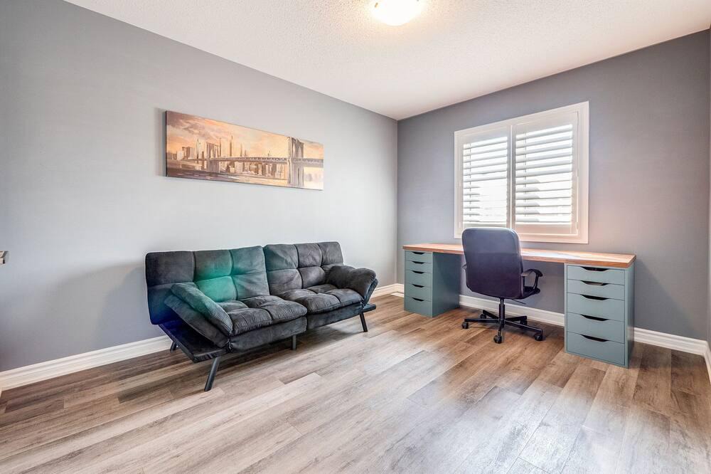 Milton House | "Temporary Tranquility Awaits: 3-Bedroom Townhome in Milton, Ontario