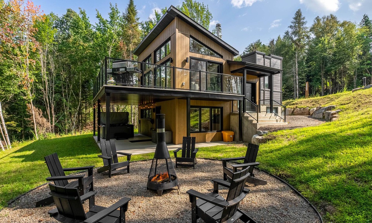 Saint Come Ski Chalet | The Årstid | St-Côme | 4Season Spa | Fireplace | BBQ | Patio | TV | WIFI | AC