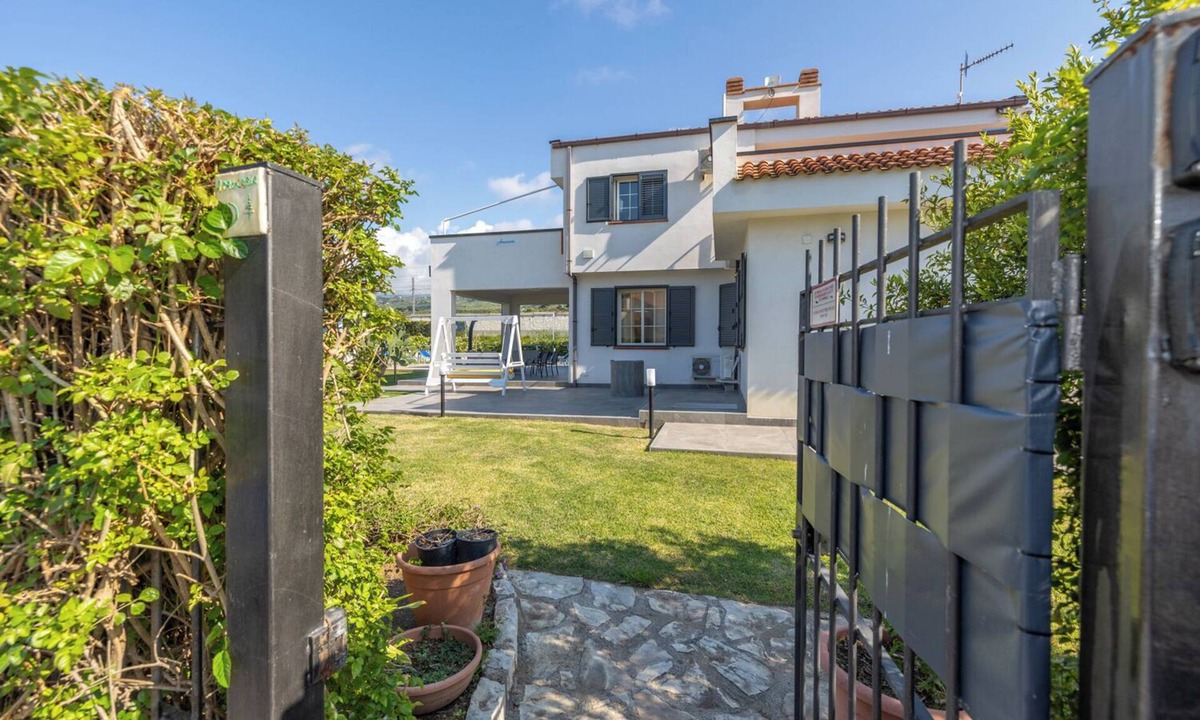 Piana Calzata Apartment | The 2 terraces. 8 Places, 3 Rooms.