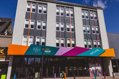 Queens Square Hotel | The Arts Hotel
