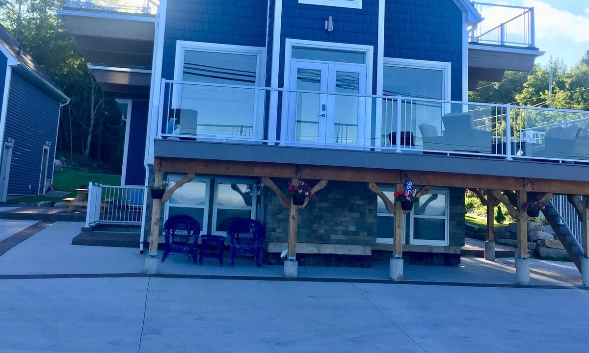 Fox Point House | The Breathtaking Foxpoint Wharf
