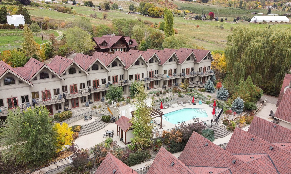 Vernon Hotel | The Castle at Swan Lake