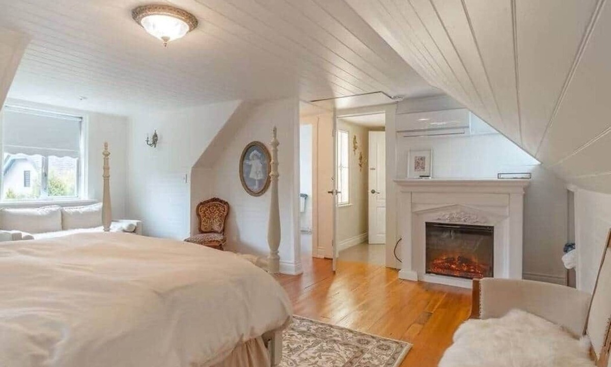 Chemainus House | The Cowichan Queen Room