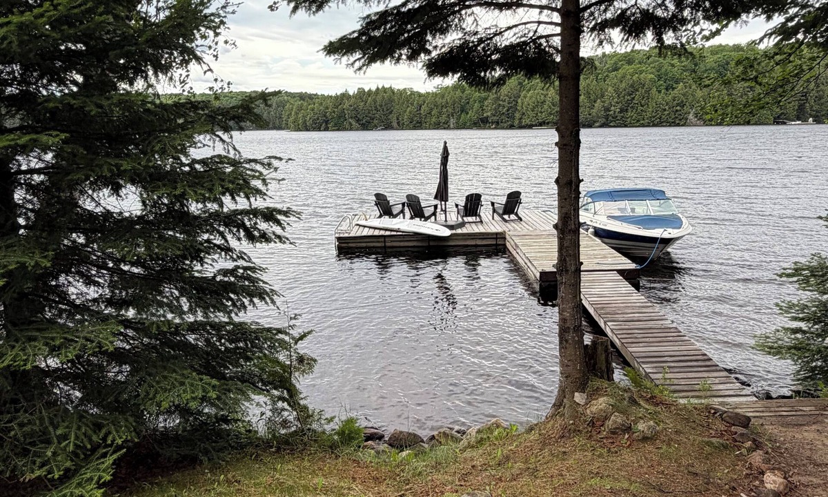 Dysart et al Cottage | The Darling Dockside - Little Kennisis Lake Waterfront Retreat Level Lot